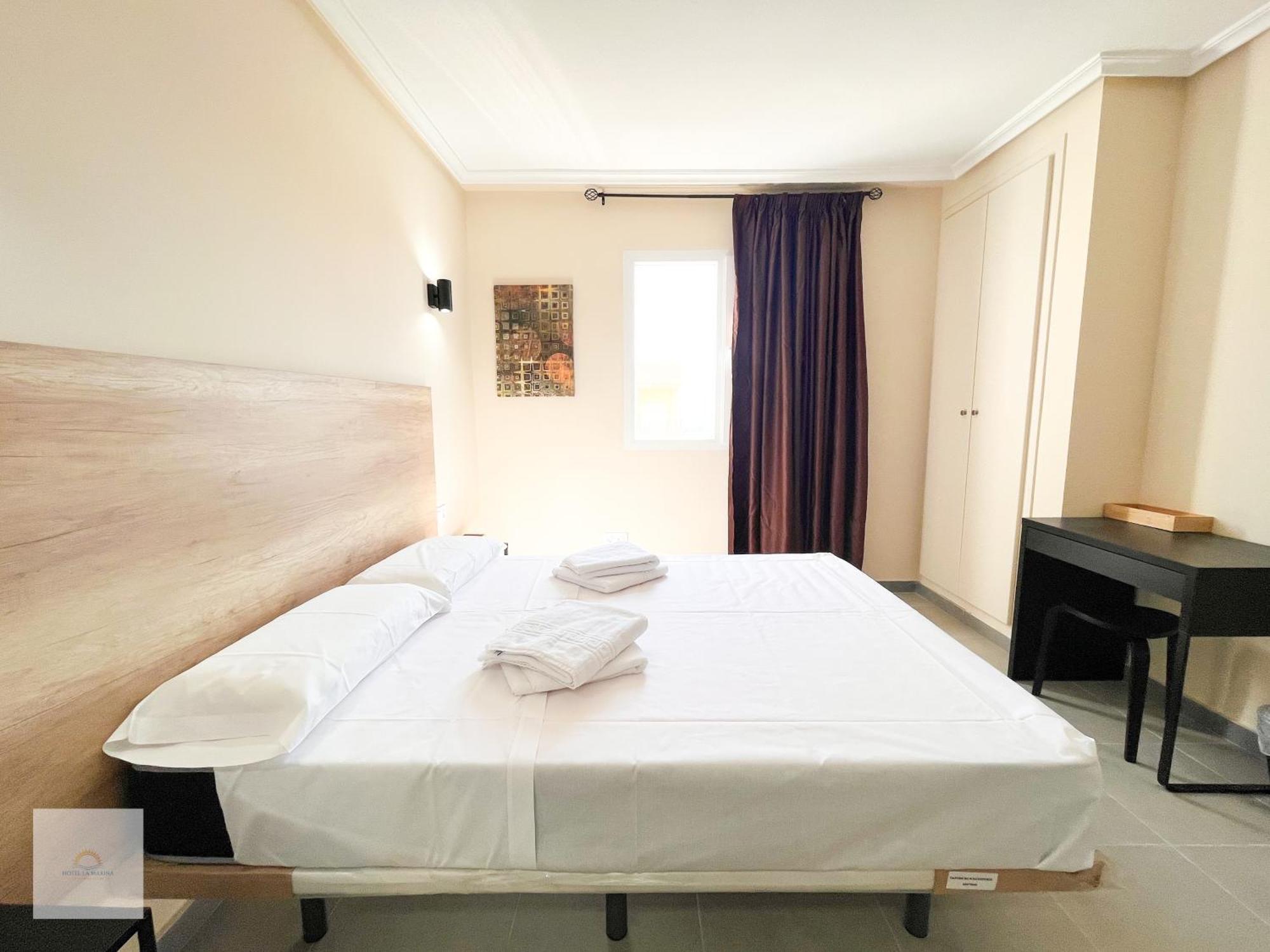 Hotel La Marina Elche La Mariña מראה חיצוני תמונה